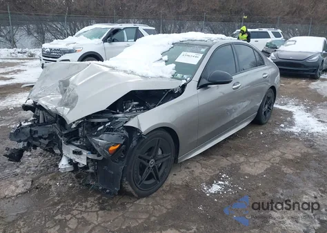 2022 Mercedes-Benz C 300 4Matic z USA, uszkodzony, nr VIN W1KAF4HB8NR060097